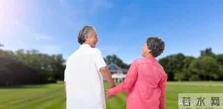 宁愿独居也不跟儿子同住，戳中老人心声：忍气吞声不如独自清净！