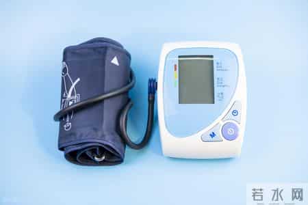 吸烟又火了？医生发现：血压高吸烟时，多留意5点，有益健康