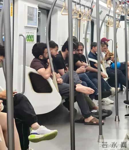 年轻人毕业去北京好，还是上海好，2026京沪职场去向利弊分析