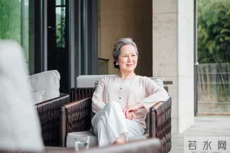 住进养老院6年才懂：不麻烦子女，是父母晚年最后的体面