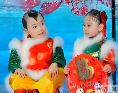 6岁上春晚年入百万，被父母“吸干血”的邓鸣贺，去世前年仅八岁