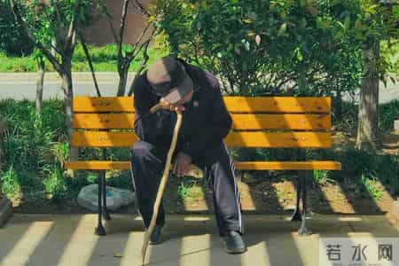 那些把孩子当"资产"的人，晚年往往最孤独