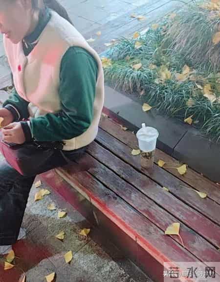 小伙相亲29岁幼师，见面20多次不让牵手，想放弃又被挽留，该咋办