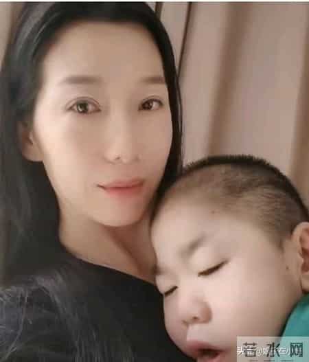 痛心！陕西15岁“巨婴”孙宝去世，妈妈背着爬华山，网友：解脱了