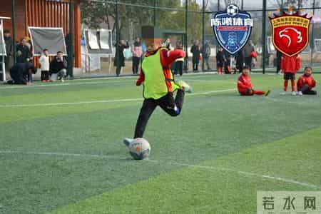 7岁儿子第一次参加县足球赛，进球的欢呼和输球的低头，都是成长
