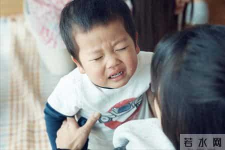 孩子从小“黏妈”和“不黏妈”，长大后差别真的挺大，父母别不信