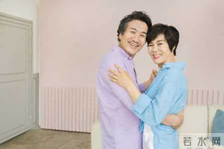 我发现1个很反常的社会现象，60至75岁的退休老人，竟然这样生活