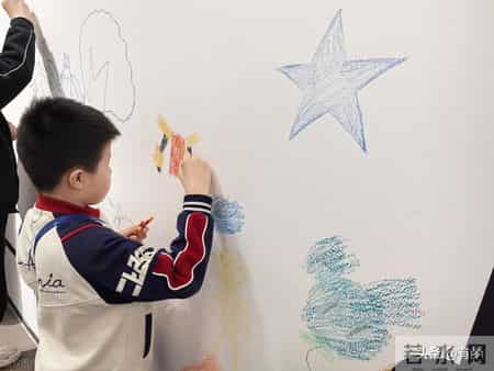 当孩子确诊孤独症，父母问“能治好吗？”医生的答案充满希望