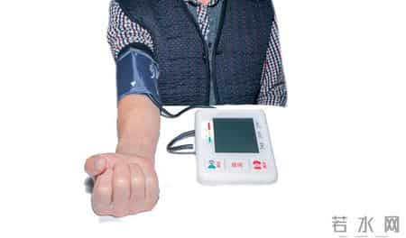 小寒过后，医生提醒：高血压的朋友，早上牢记2不做3不吃！