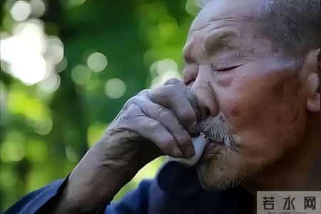 白酒再次成为关注中心！医生发现：冠心病喝白酒时，多留意6点！