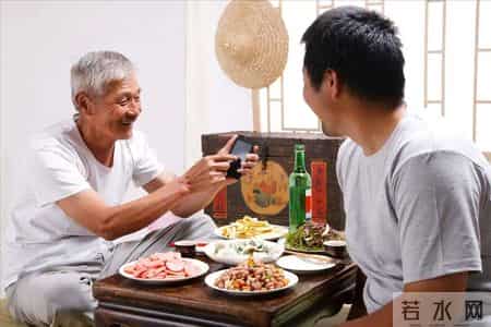 调查得出：每天都喝酒的人，大多到了55岁后，身体或有5种痛苦