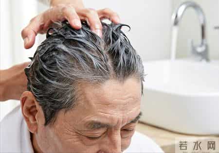 这2个时间洗头，会把阳气越洗越少，千万别不当回事！