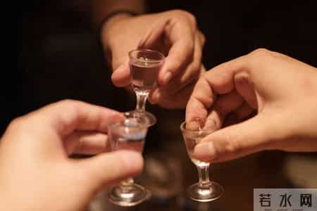 医生指出：每天都喝酒的人，大多到了61岁后，身体或有6种痛苦