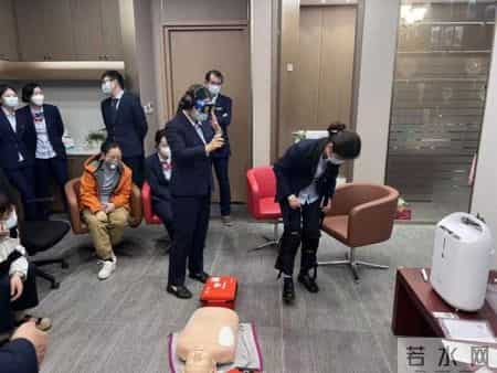 情暖银龄，服务适老更贴心——浦发银行上海分行全力打造老年友好网点