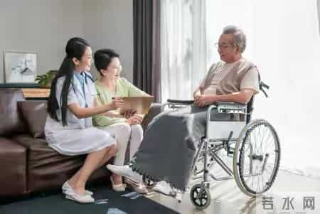 手里有存款的老人，建议70岁后要做好这3个准备，很多人不知情