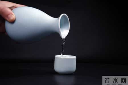 医生研究发现：每日饮酒的癌症早期人，多数临近65岁或有4种异样