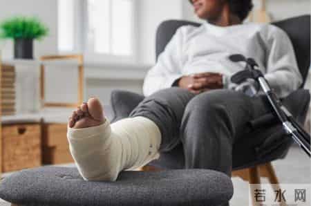 我国超2亿人患骨质疏松？医者呼吁：停止吃3样，保护骨骼