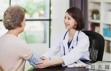 厨房常见的五类调味料，是肾病的加速器，千万要少吃！