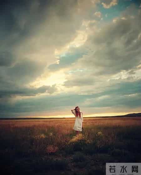 办公室真活得通透的，不是交际花，不是老黄牛，是风暴中的局外人