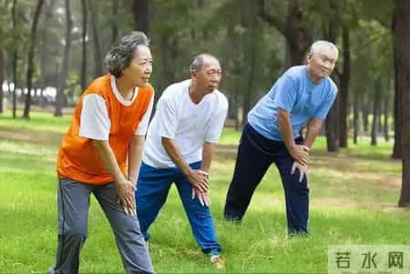 散步半个小时错了？医生劝告：过了68岁，散步要尽量保持到这5点