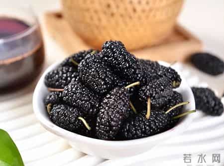 桑葚再次被关注，医生发现：肾病患者常喝桑葚泡水，或有这3好处