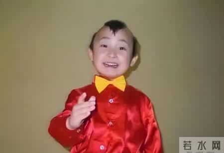 6岁上春晚年入百万，被父母“吸干血”的邓鸣贺，去世前年仅八岁