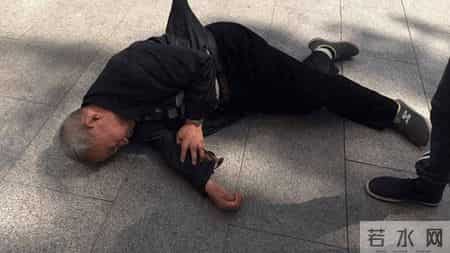 62岁老人家中突然晕倒，医生警示：坦索罗辛切勿与这5类药同服