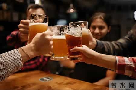 医生研究发现-每日饮酒的糖尿病人，多数临近64岁或有7种异样