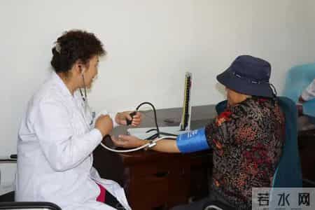 医生提醒：高血压最危险的信号，不是头晕眼花，而是这4个症状！