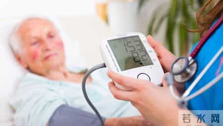 小寒过后，医生建议高血压患者：宁可天天玩手机，也别忽视这几点