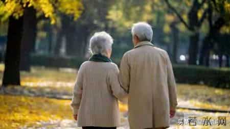 老了才明白：老人85岁后，不再是“家中宝”，而是“万人嫌”