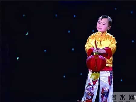 6岁上春晚年入百万，被父母“吸干血”的邓鸣贺，去世前年仅八岁