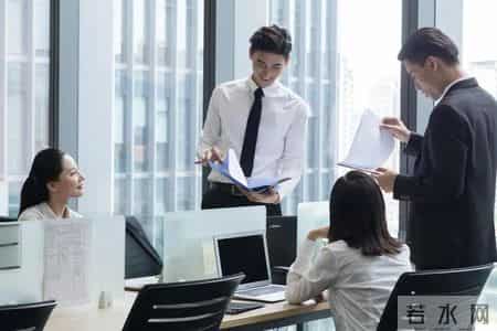 在单位，这六种人往往混的非常好