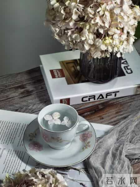 我发现现在最幸福的人，就是拿着高额退休金，又被返聘的人