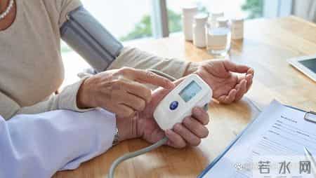 医生提醒：高血压最危险的信号，不是头晕头疼，而是这7症状