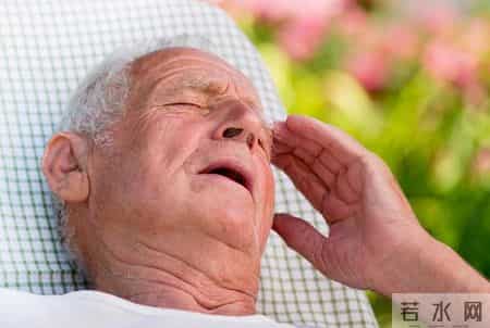 “早睡早起”是不对的？医生：过了67岁，睡觉尽量要做到这4点