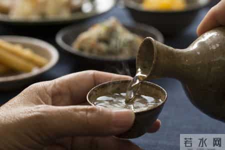 高血压一口酒都不能喝？医生怒斥：高血压还喝这4样，不要命了