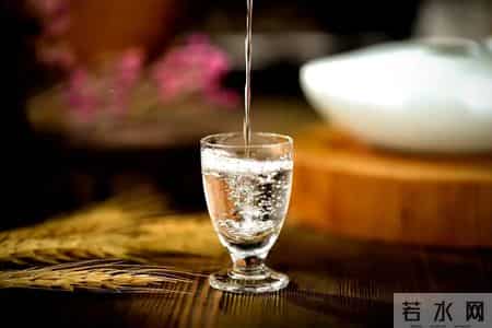 高血压一口酒都不能喝？医生怒斥：高血压还喝这3样，不要命了