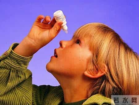 520胶水溅进孩子眼睛，妈妈30分钟救娃视力，医生：回家吧