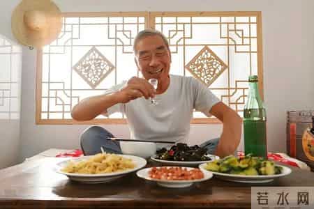 再这样吃饭，胰腺就废了！医生：吃饭不注意4点，是在给胰腺上刑