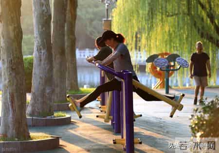 养老金够不够花？退休后才懂-熬满30年工龄更好，能多拿这5笔钱