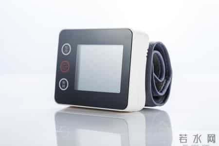 小寒过后，医生建议高血压患者：宁可天天玩手机，也别忽视这5点