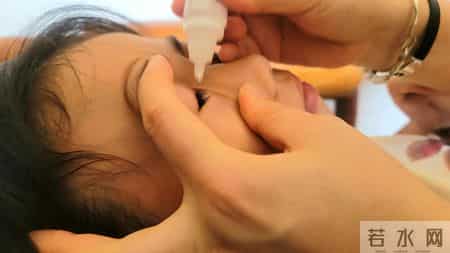 520胶水溅进孩子眼睛，妈妈30分钟救娃视力，医生：回家吧