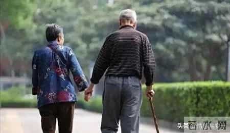 人一旦老了，就要停止存钱，早点明白才能避免晚年凄凉！