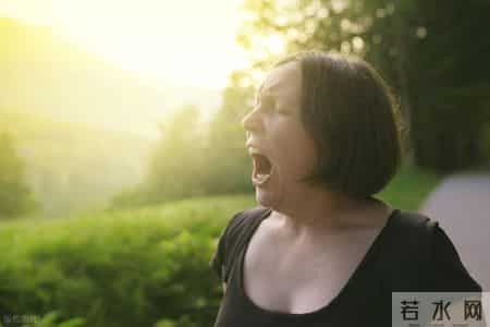 大妈因心脏病走了！医生：天冷宁愿躺一天，也别干这3事！