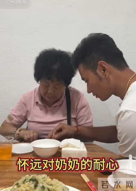 怀远奶奶突发头晕紧急住院，怀远第一时间赶回家，金牌看似好无助