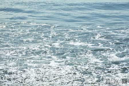 熬得过山重水复，岁月自会赠你柳暗花明