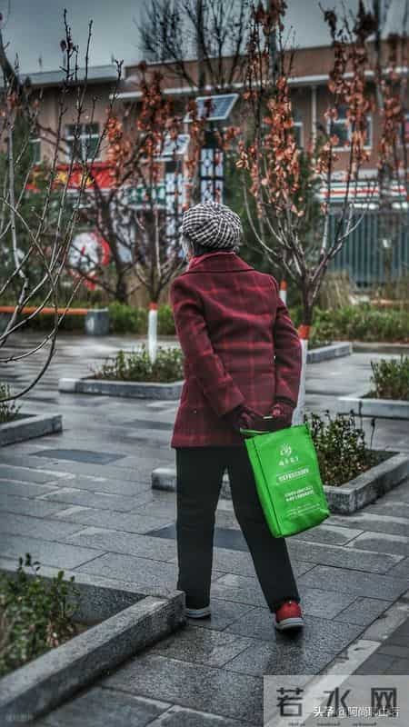 65岁姑妈突然病逝，我才发现：多数女人没有真正的“养老生活”