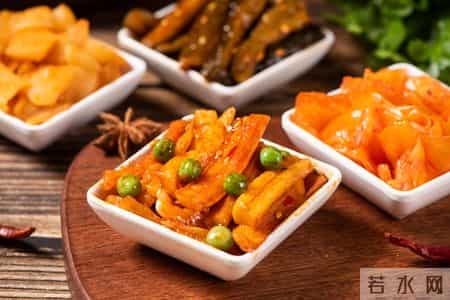 高血压最该戒掉的4种食物：不是馋嘴，是它们真的在“拖垮血压”