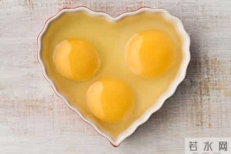 鸡蛋不能天天吃？医生提醒55岁后的老人，吃鸡蛋牢记4个关键